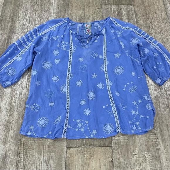 Johnny Was Celestin Tie Closure 3/4 Sleeve Pullover Embroidered Blouse Blue NWT - Picture 2 of 10